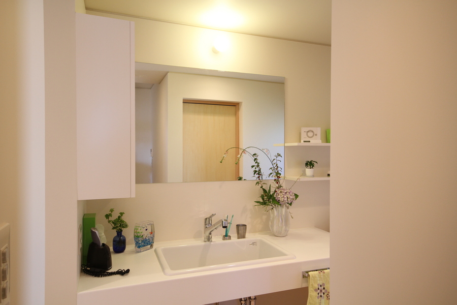 庭を囲むＬ型プランの家