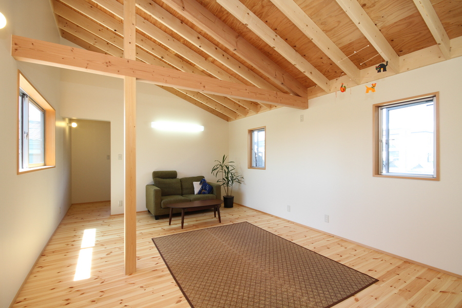 庭を囲むＬ型プランの家