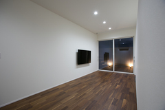 プライバシーに配慮した中庭の家