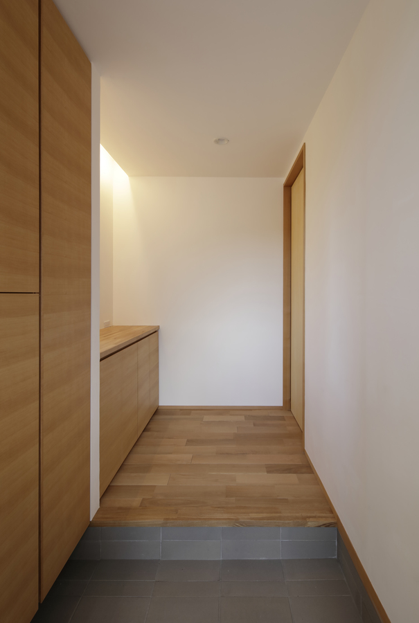 中庭を設けた「コ」の字プランの家