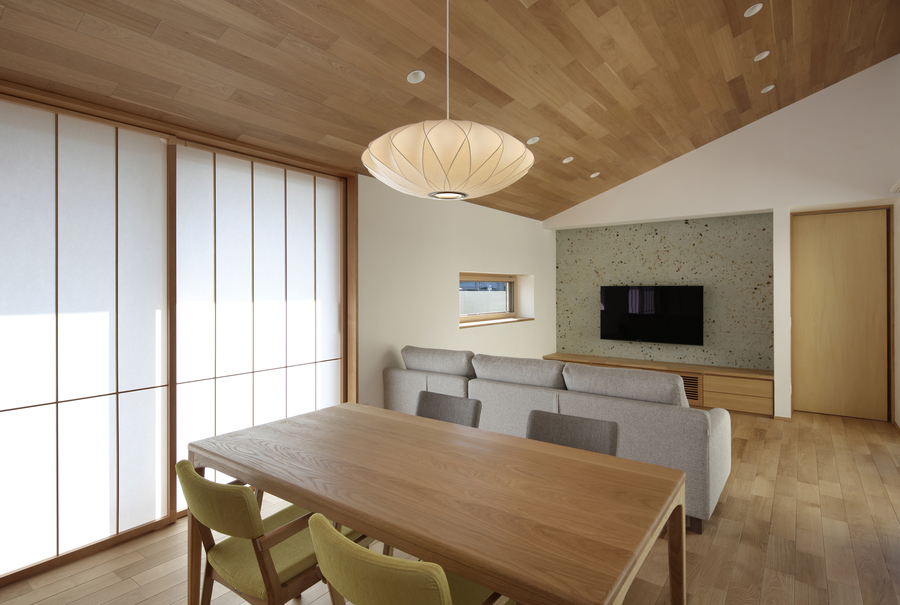 中庭を設けた「コ」の字プランの家