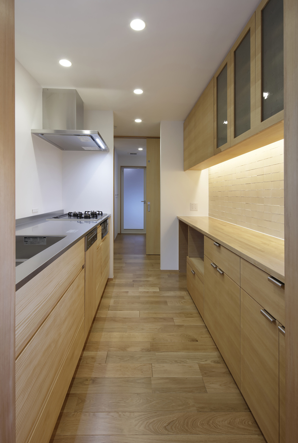 中庭を設けた「コ」の字プランの家